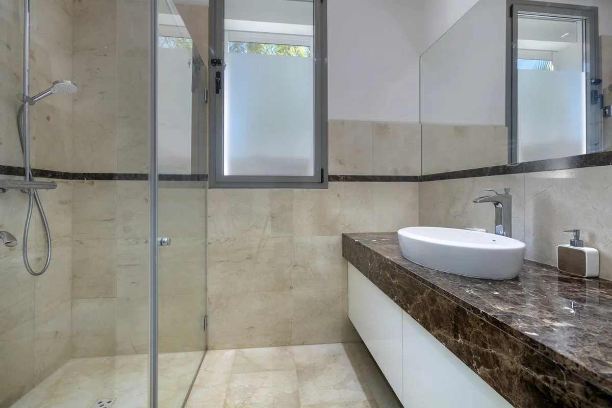 e9e7bce6-a8aa-474f-b4c8-f1c958bfdbb0