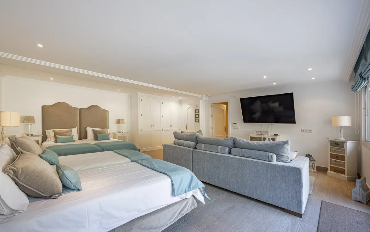 5c979670-d970-48b3-b2cc-d67ef68ba5bf