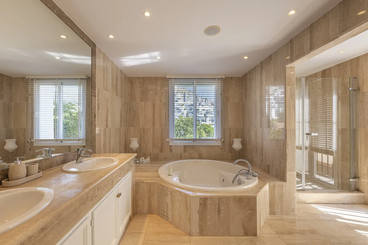 e785cca6-afef-41f2-b071-2f20bf6e54ca