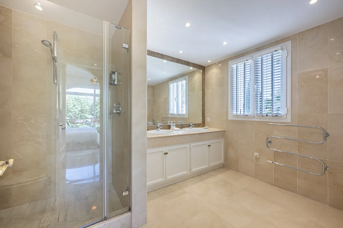 ef1c6ba5-7ffc-40d4-8e96-24780eefa485