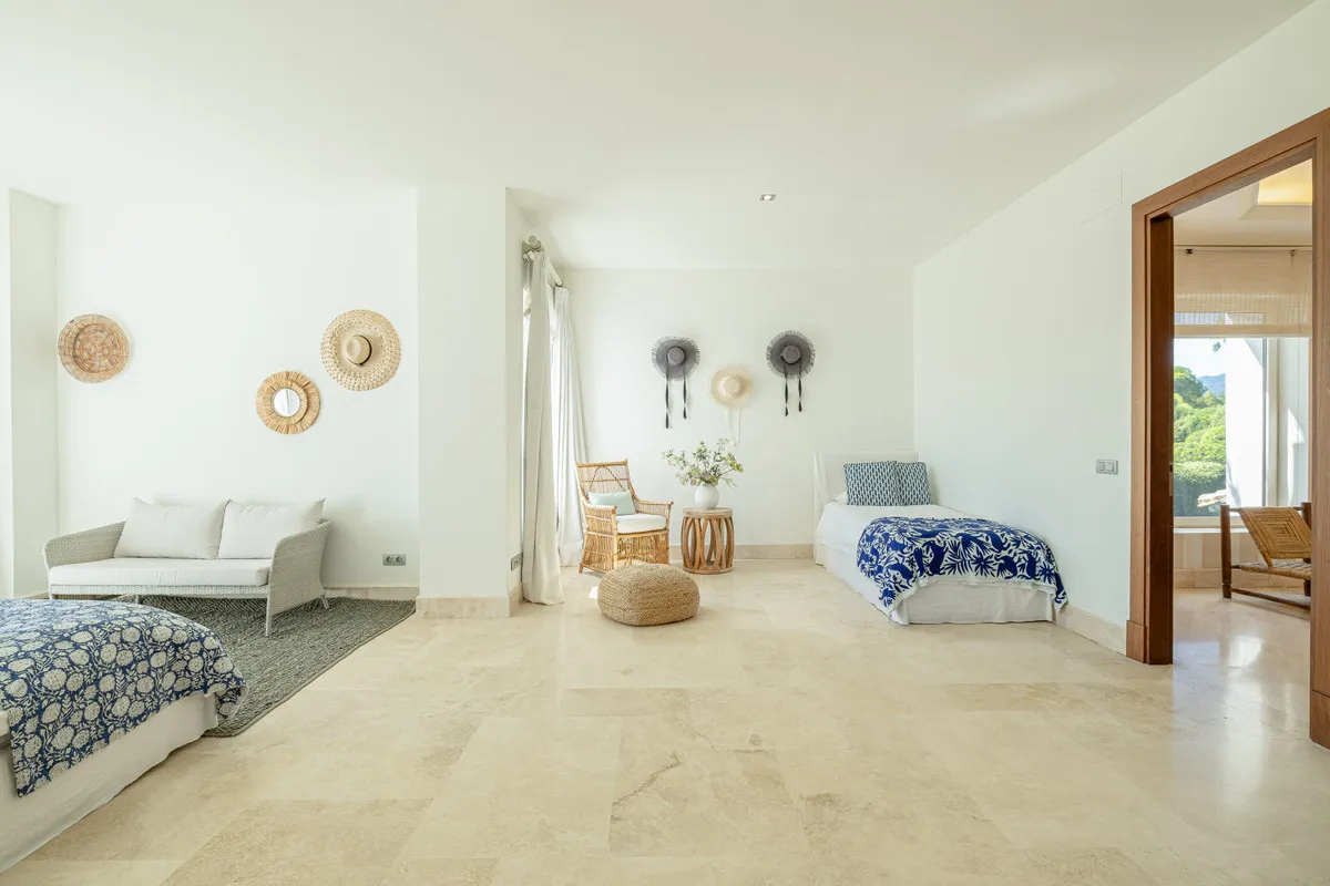 c4cbf709-7b3f-4cba-84af-b93609353493