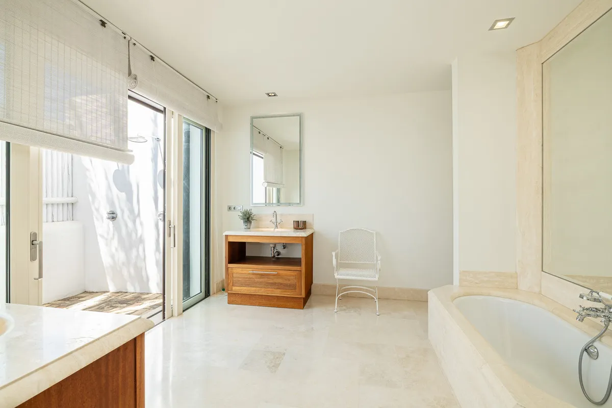 f552c7cc-1935-453c-a8d1-987e8fdd0312