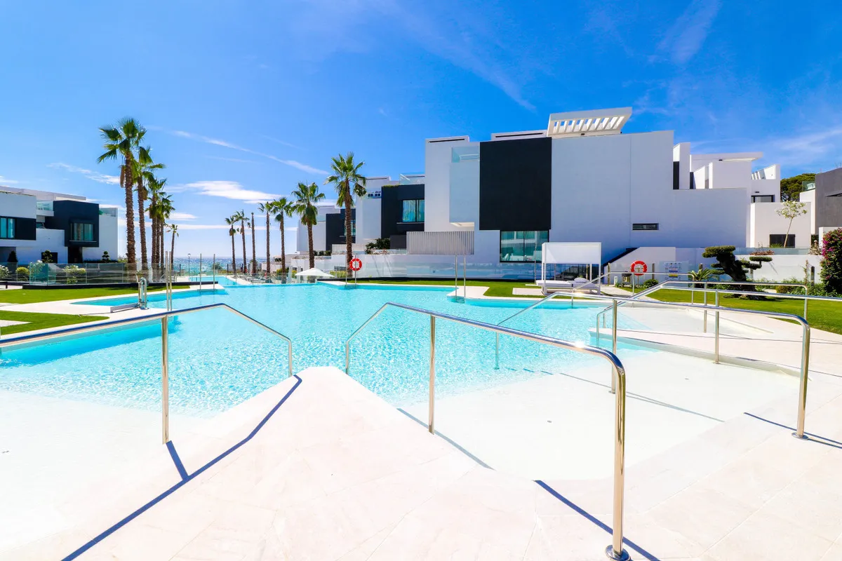 40b7d33b-a2fa-490b-a9c4-a3a9853e9230