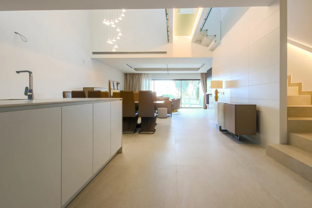 e3b572fc-6dec-4775-86c4-f9ebe3bfe748