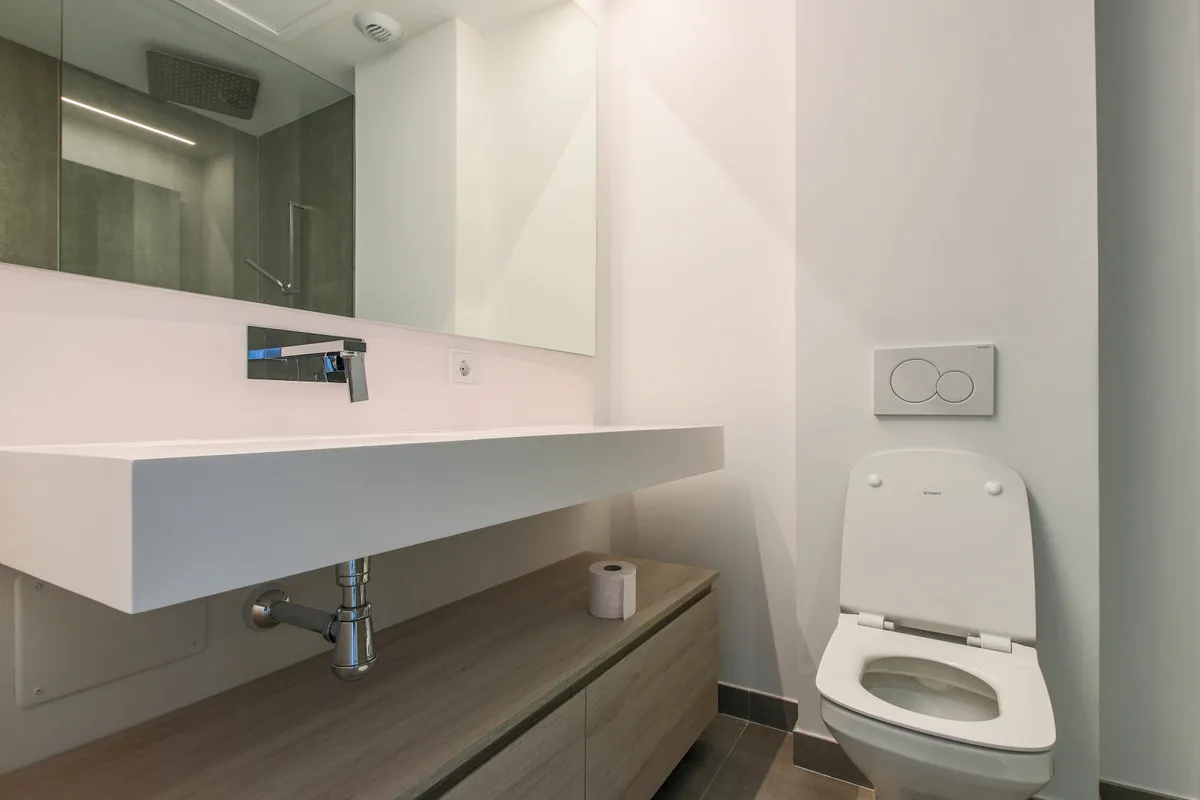 fc125542-ec0a-4572-8754-940fb1a0294b