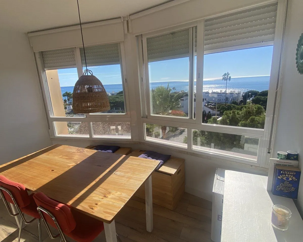 e53bcaf7-c687-4e9b-99f5-a1bde7b81da8