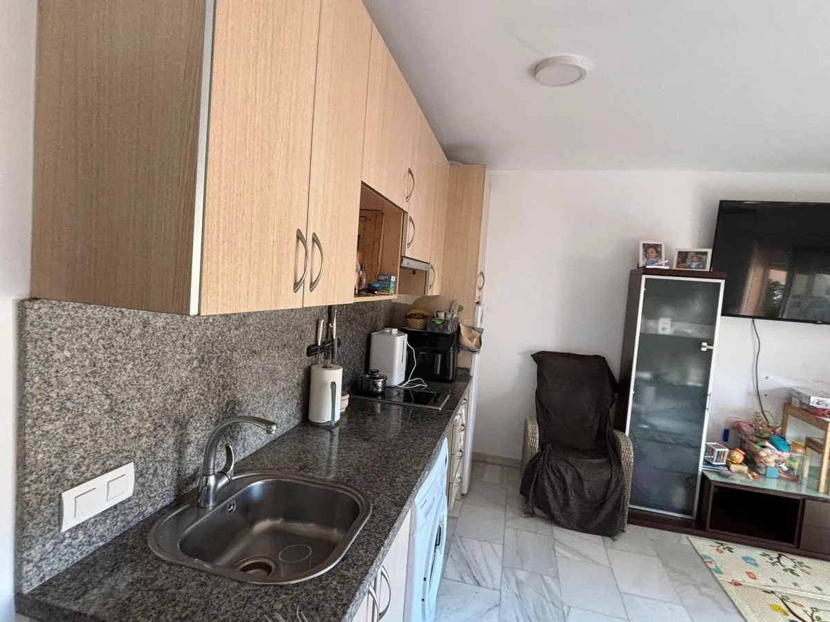 efe1b34a-b8c4-44f4-8948-891b75ce3263