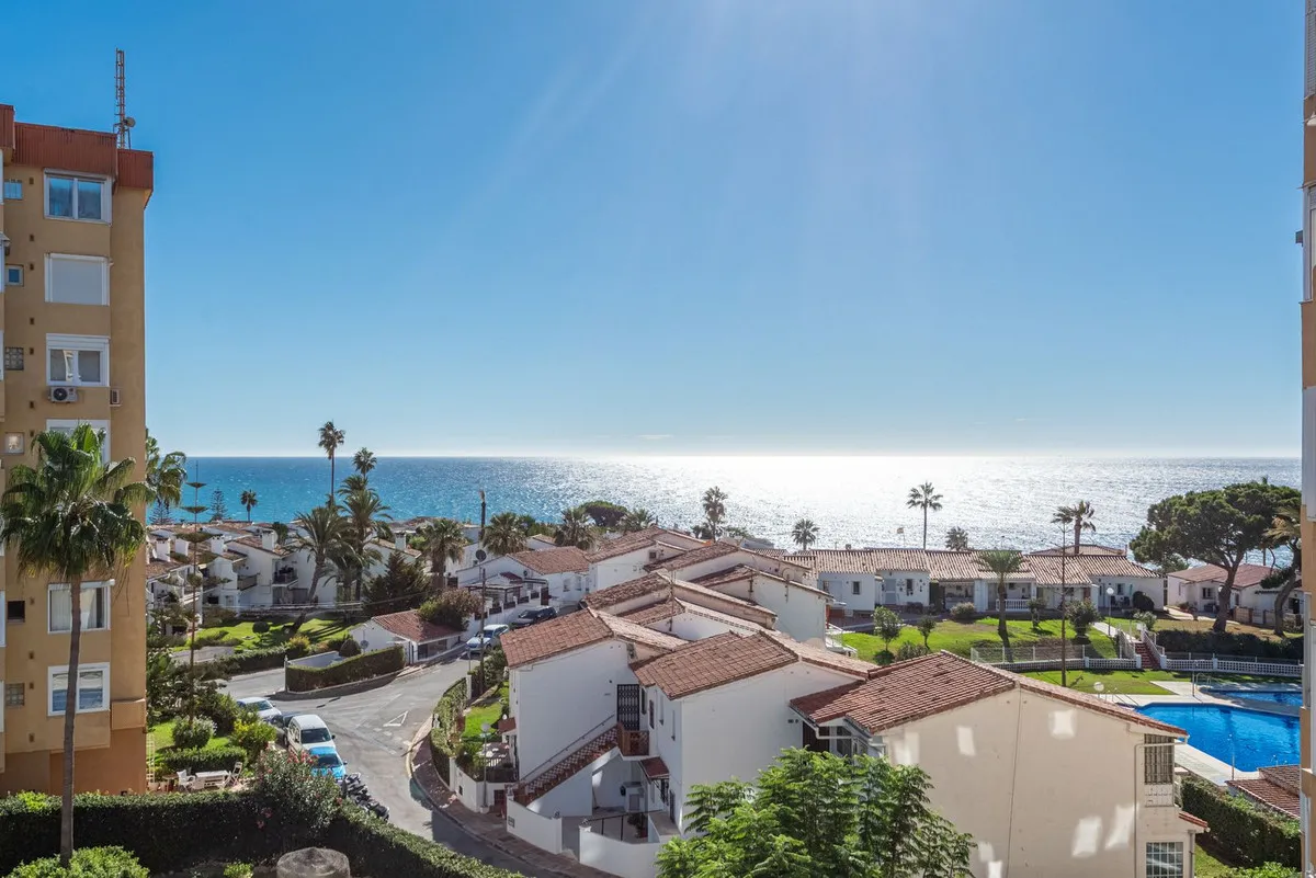 La Cala Coastal Gem: Sea Views & Prime Amenities
