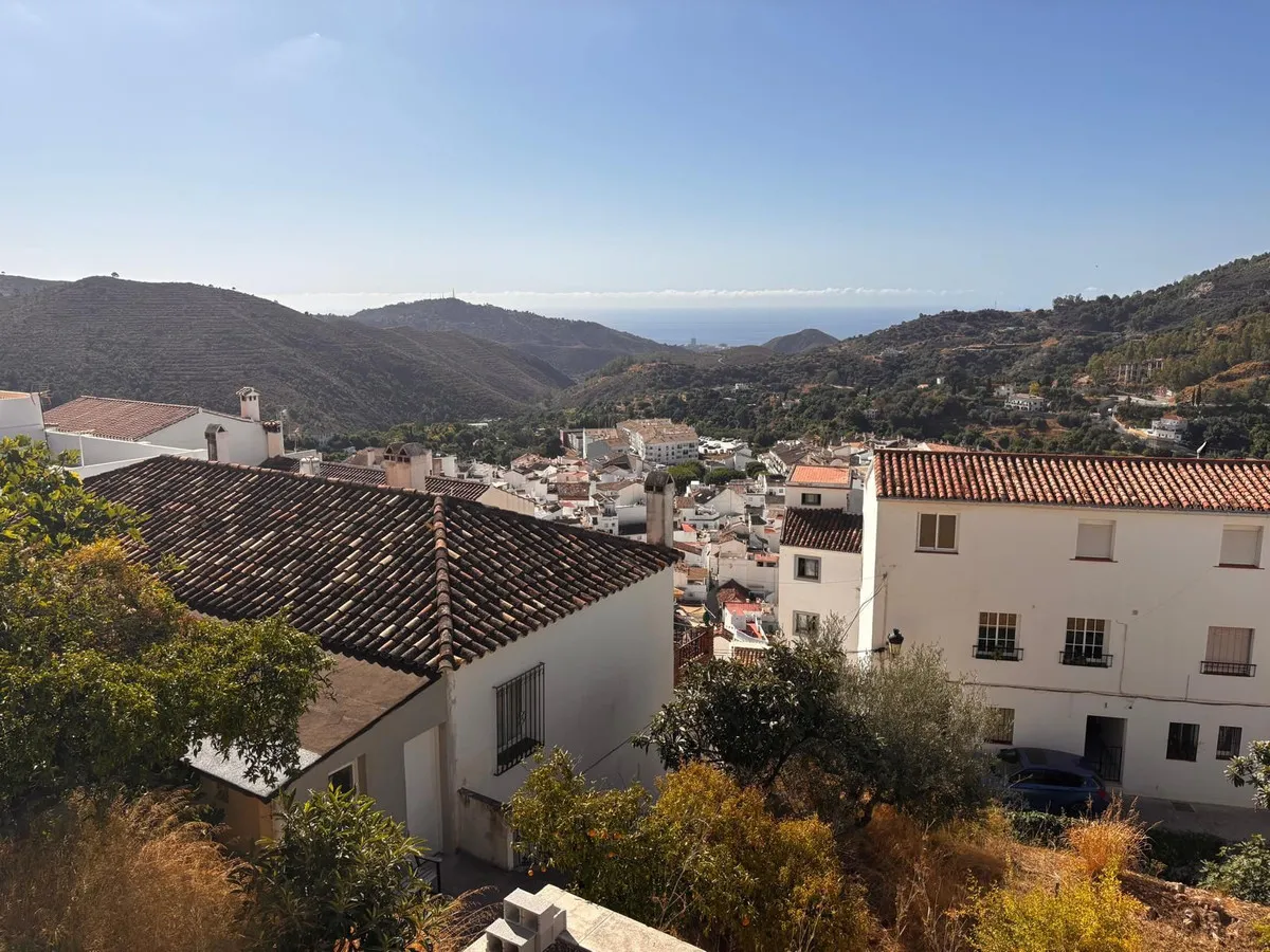 a8963ba2-37a7-42f1-96f1-4c84a279b821