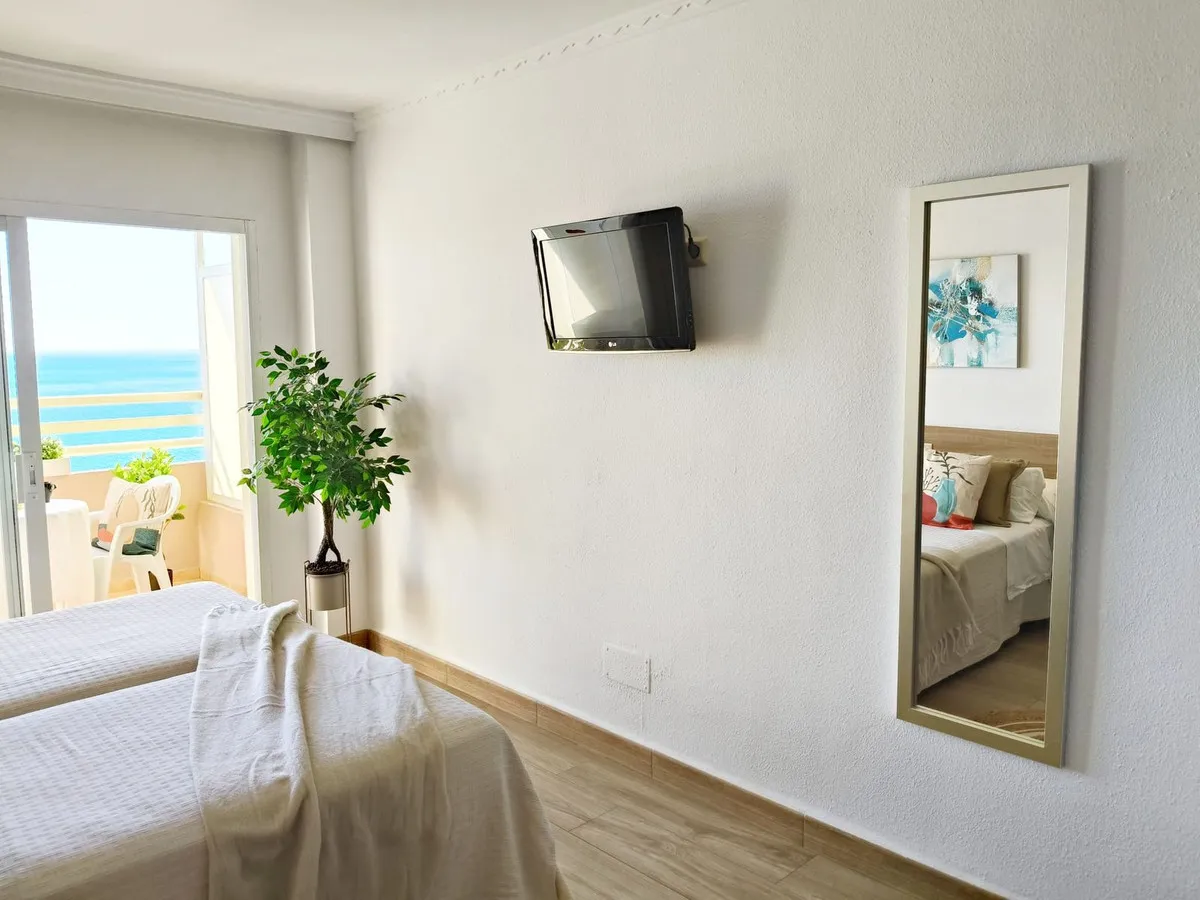 f452818b-37b4-40f6-8c18-82c877de76be