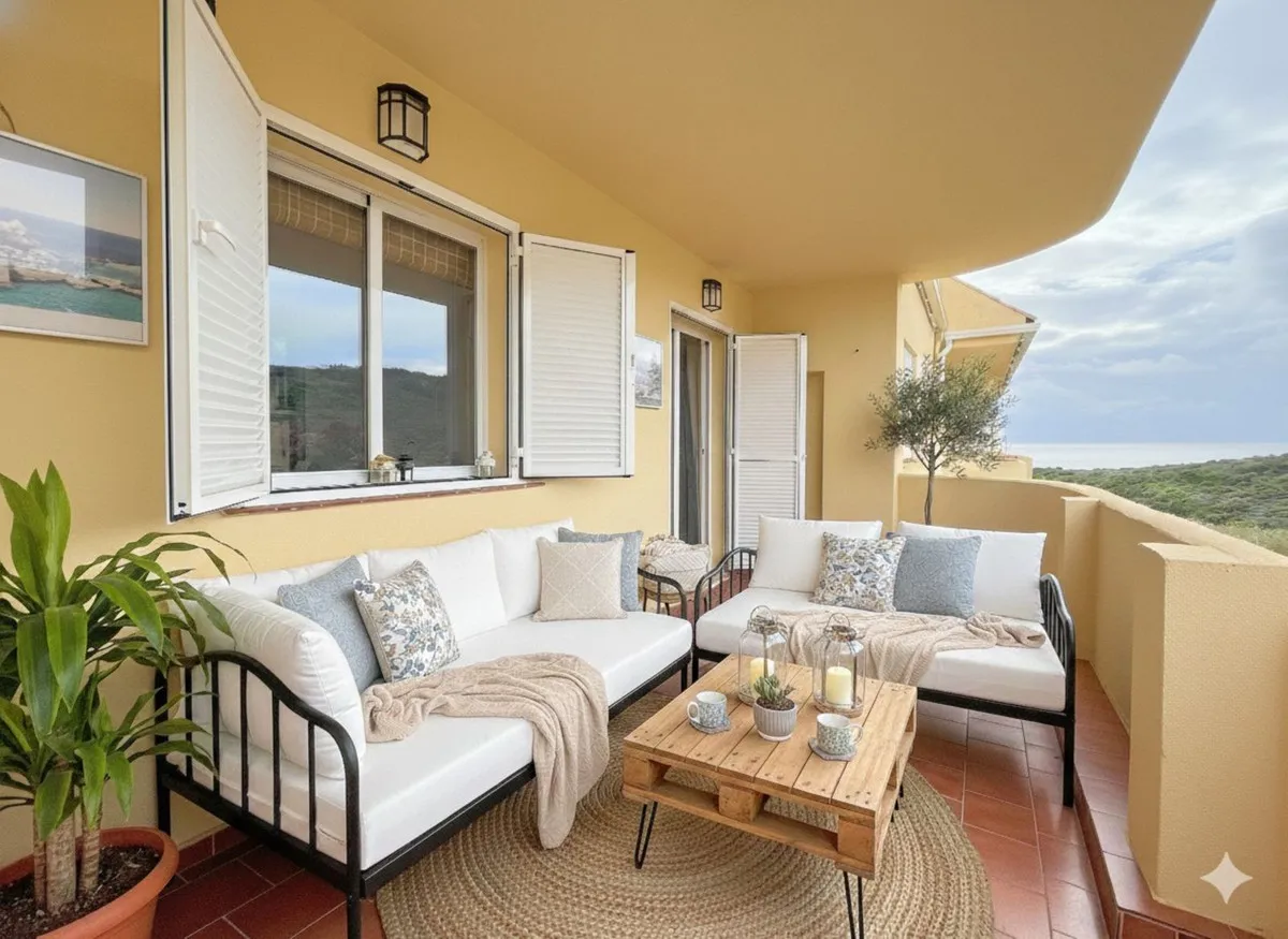 Sea & Mountain View Apartment Near La Duquesa Beach