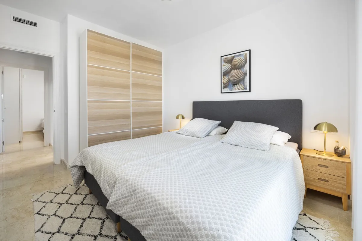 56cdfb2b-3a40-4bc9-8c93-0ac46ba34484