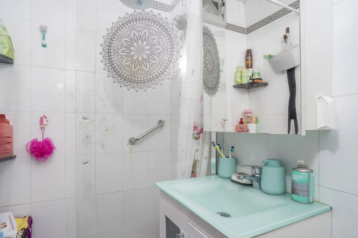 63ca12b4-f0aa-4e75-8f17-76ff9d57322d