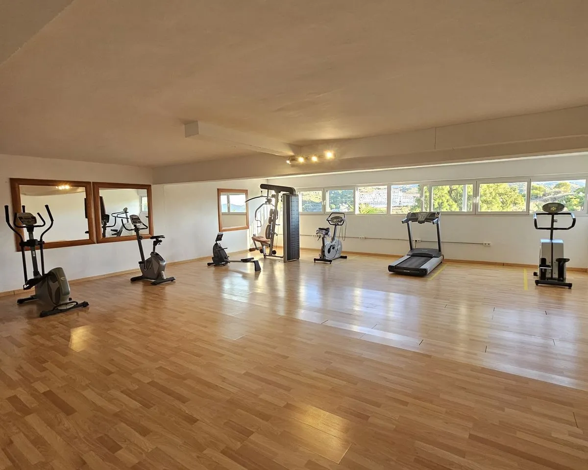 8f7e19ae-1100-4dfa-bd6c-6e5119320b64