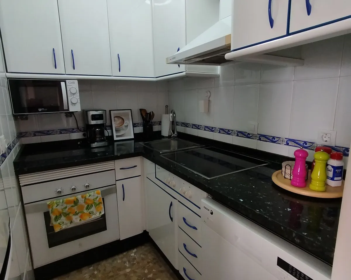 f6403ee9-affb-4870-a1c6-84a22494b5d8