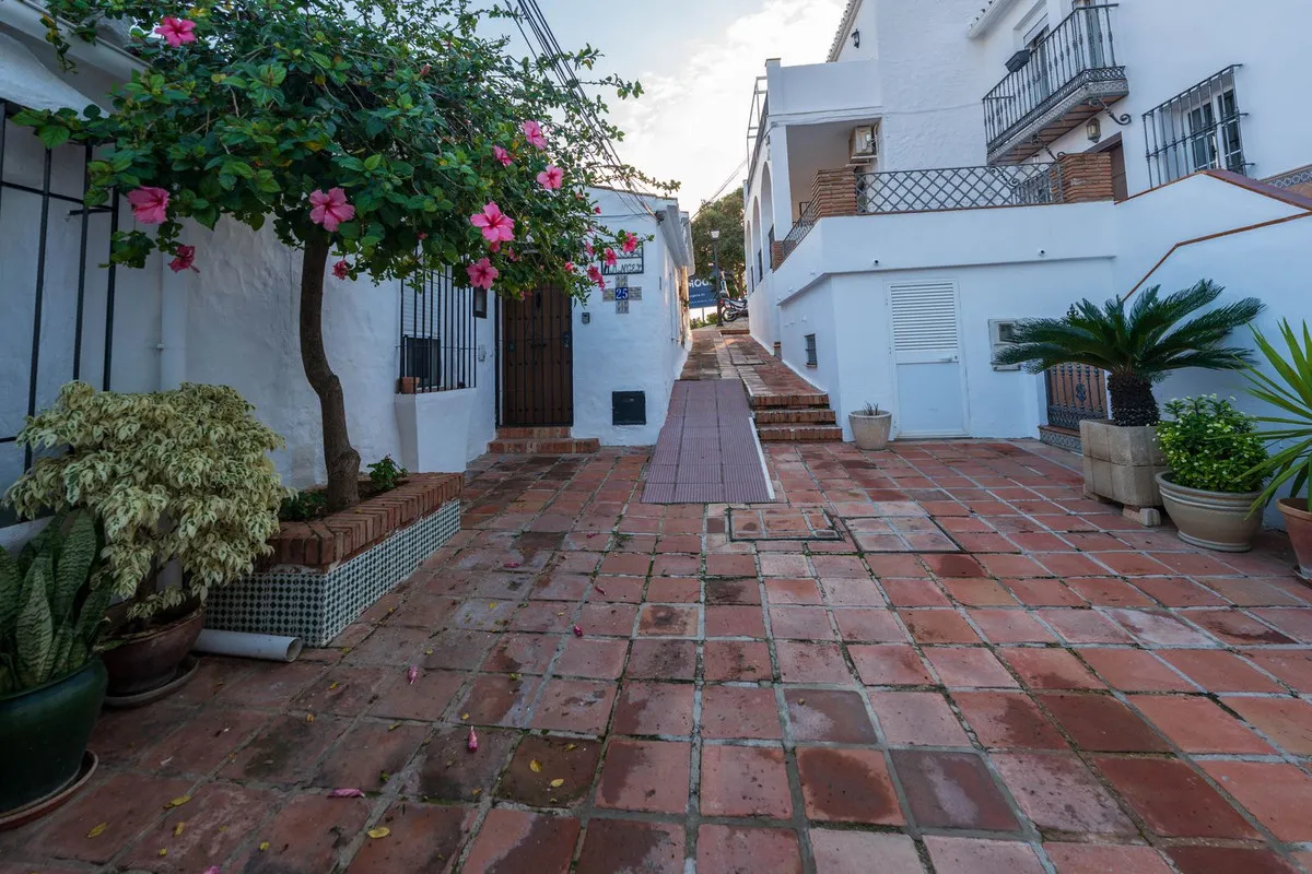 b5f5fade-1575-4f9a-a585-9f3dd80cba9c