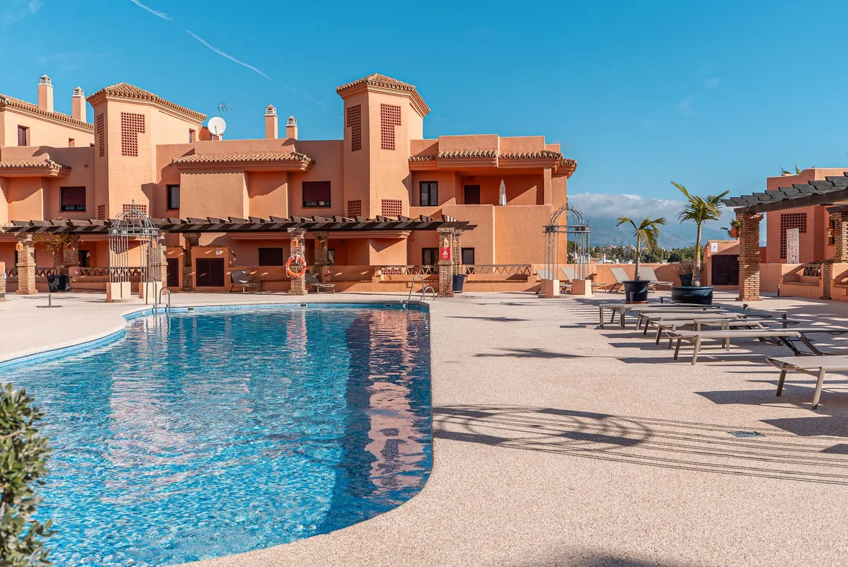 Bright Renovation Opportunity in El Paraíso, Benahavís