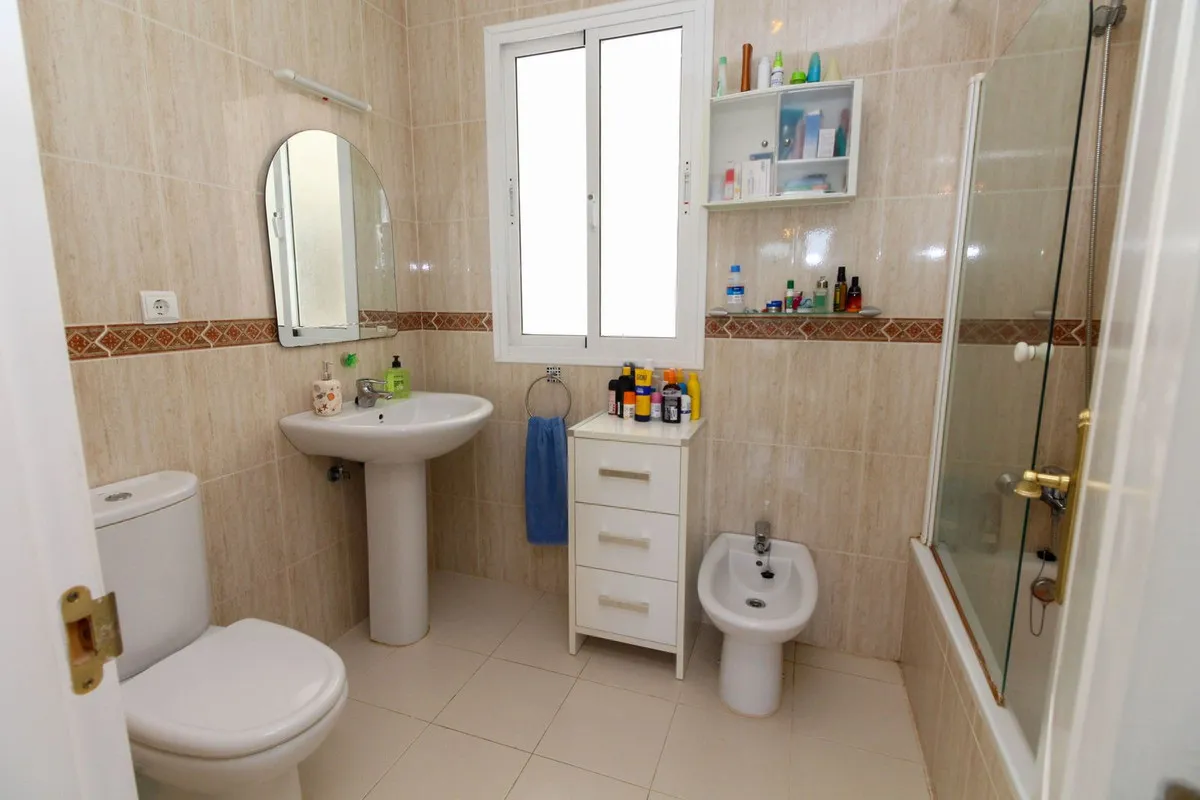 ffb049a1-c8dc-4c39-b3c5-e493a73c3aef