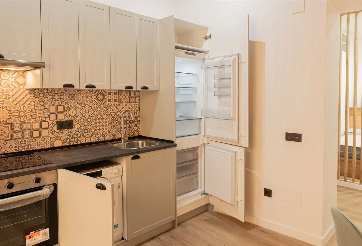 fe990325-40e8-4819-913b-e4f83ec2ff2a