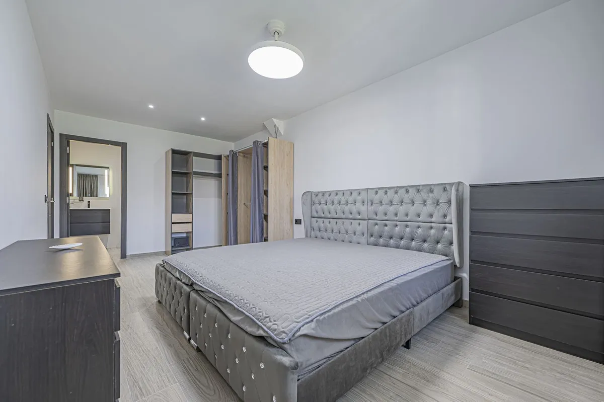 bfa83ae5-a1b2-4828-a9e6-c191b42d04df