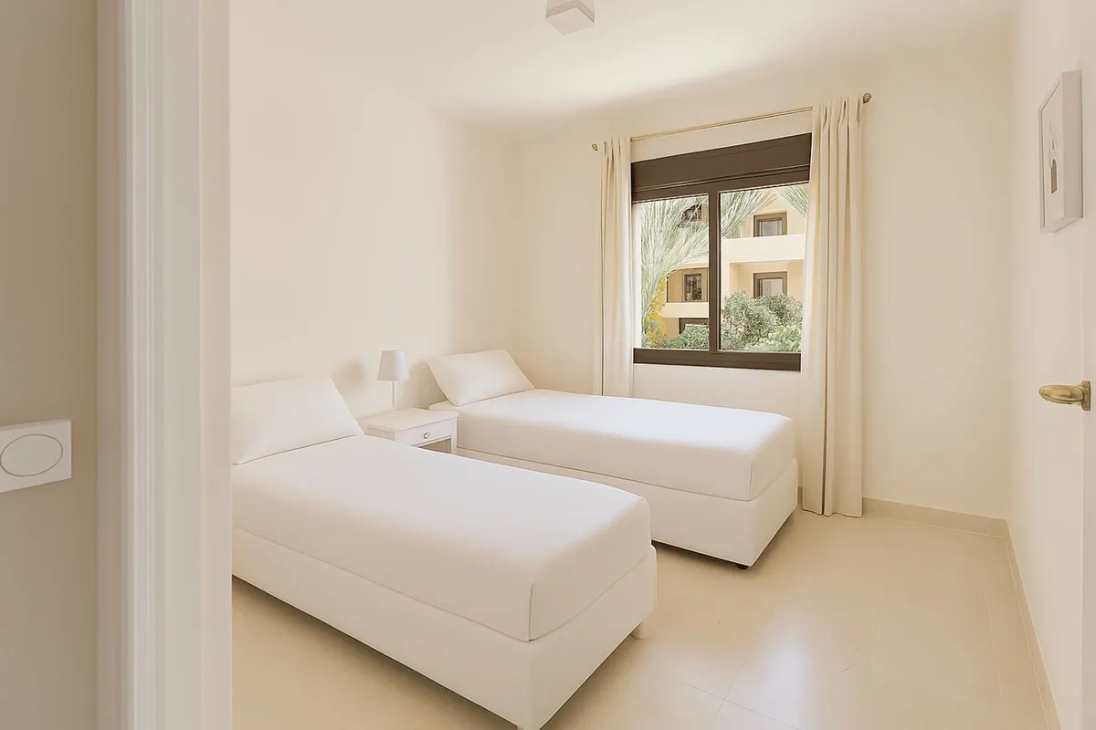 11a69704-673b-4552-96b7-6d9a40870b3b