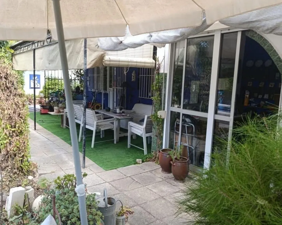 5f75a8f7-1153-49bf-8e84-5df5ce43f806