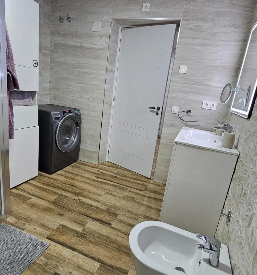 45ab3d8d-59d9-4d12-a2c3-92faea4fe2ec