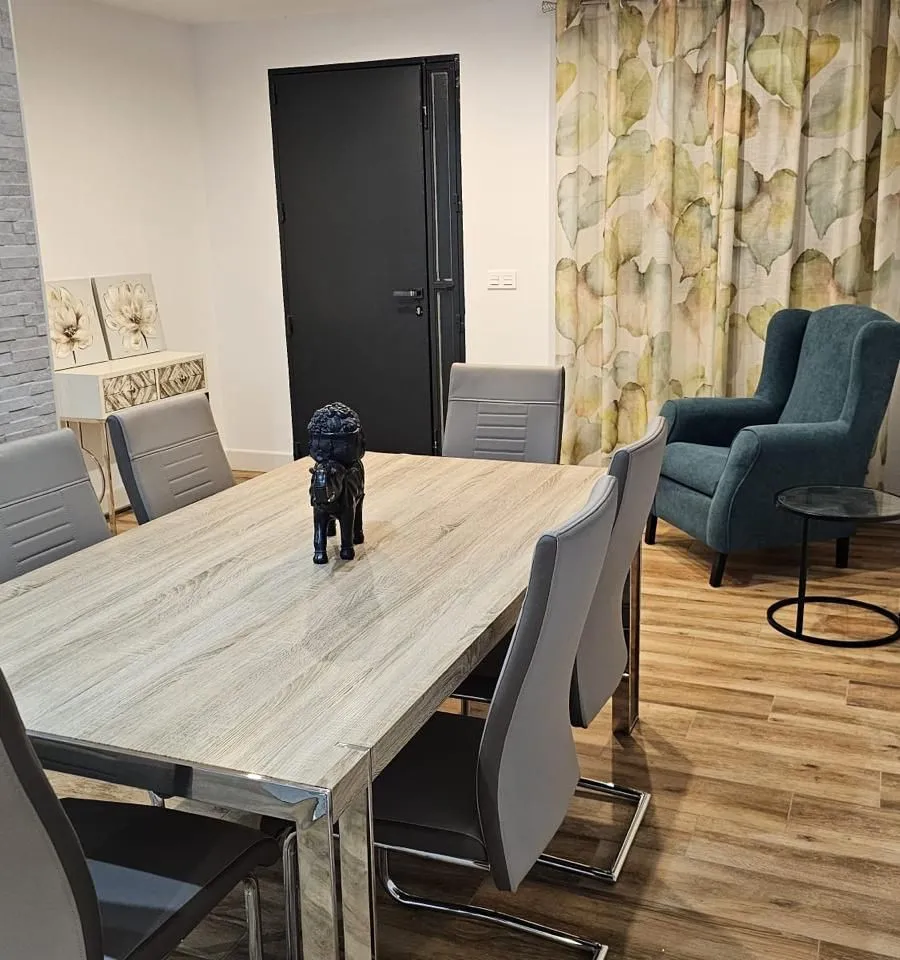 52ace636-bc25-401d-aece-c63e3722118c