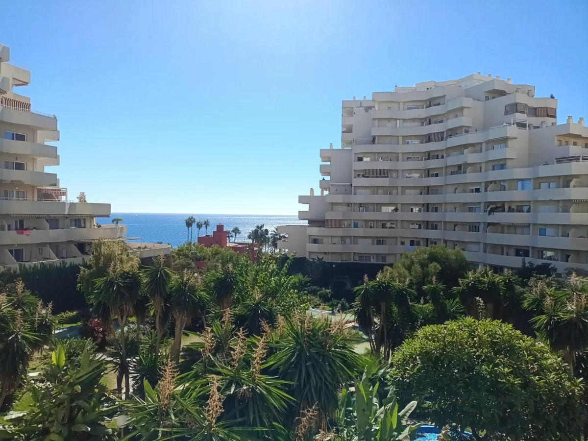 6fd5c823-5605-40e2-b4d3-cf415d01720a