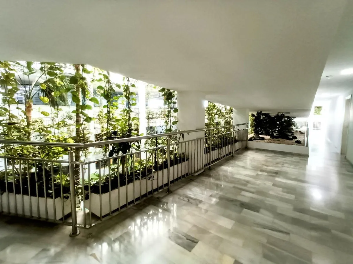 fe816ea9-169b-49e9-aa77-30306572c35e