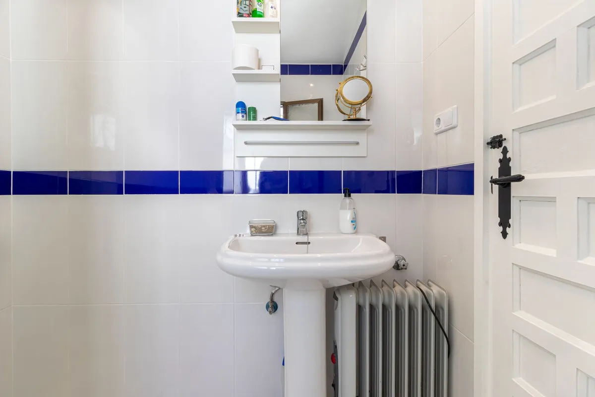 ec42beb6-8bd7-442b-93c8-3be985b1a0d8