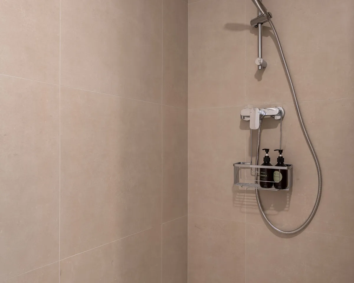 195577e7-9179-40c6-9a38-3effe8adaa5d