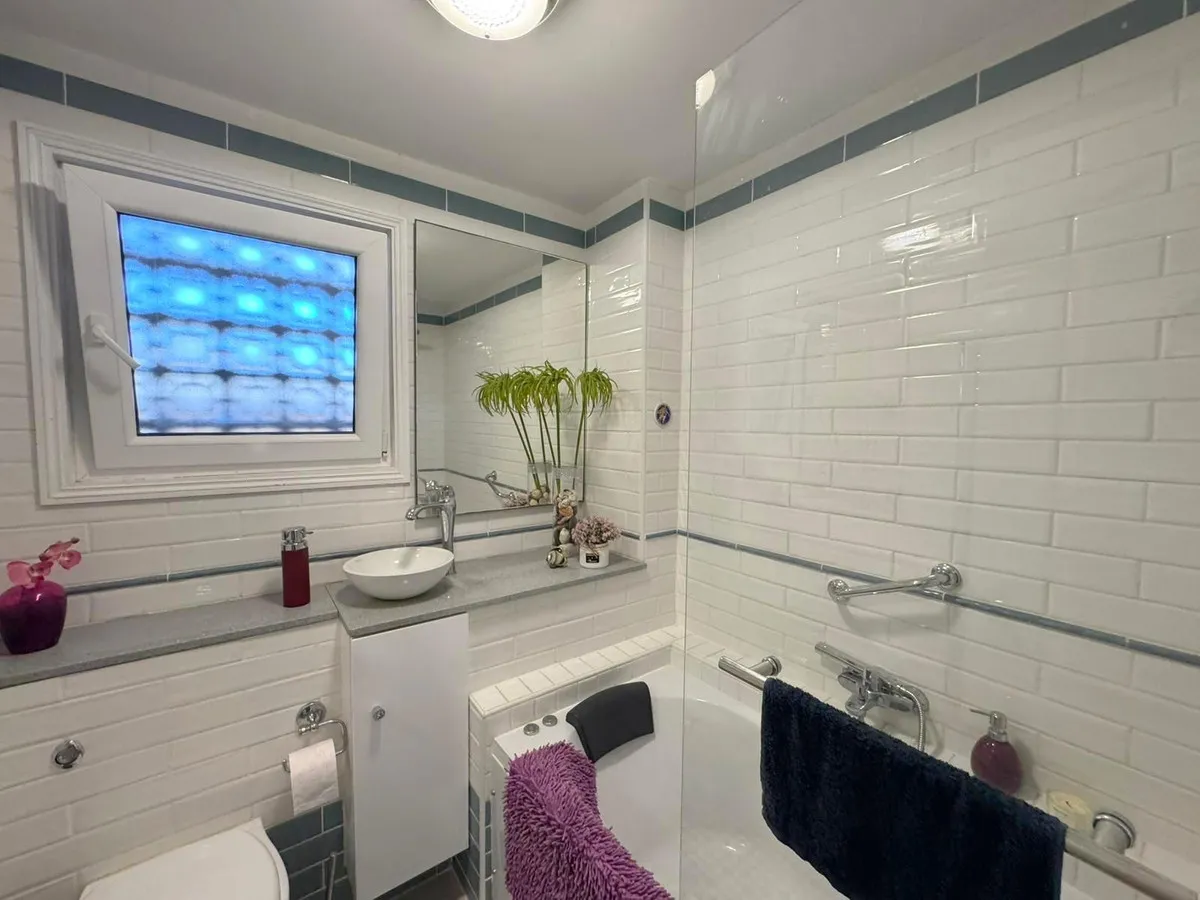 8d9a2421-f1a7-44f4-a981-18c4c6f374bc