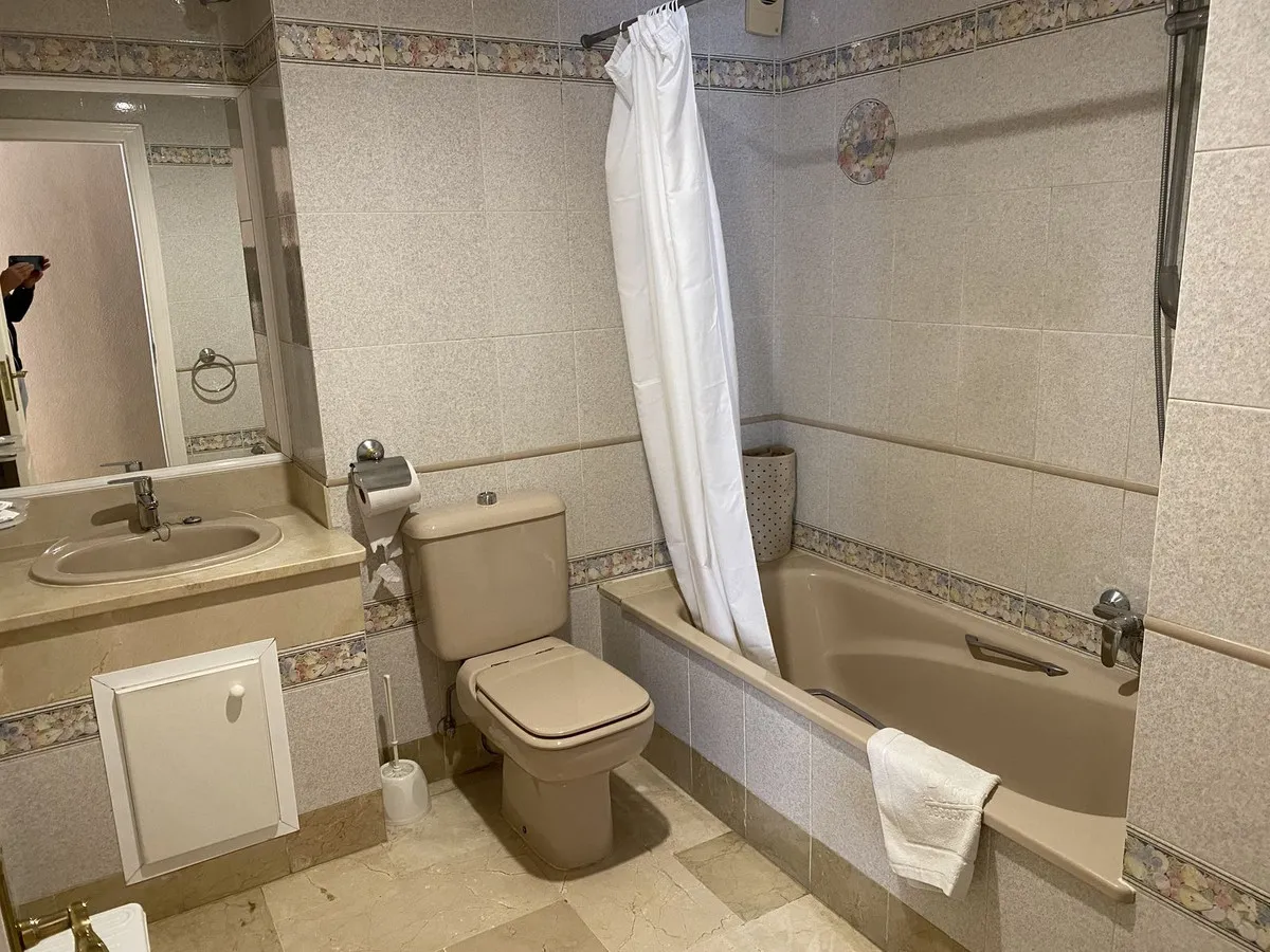 41ad617a-4e0a-4a5b-a01a-8696041dbd7c