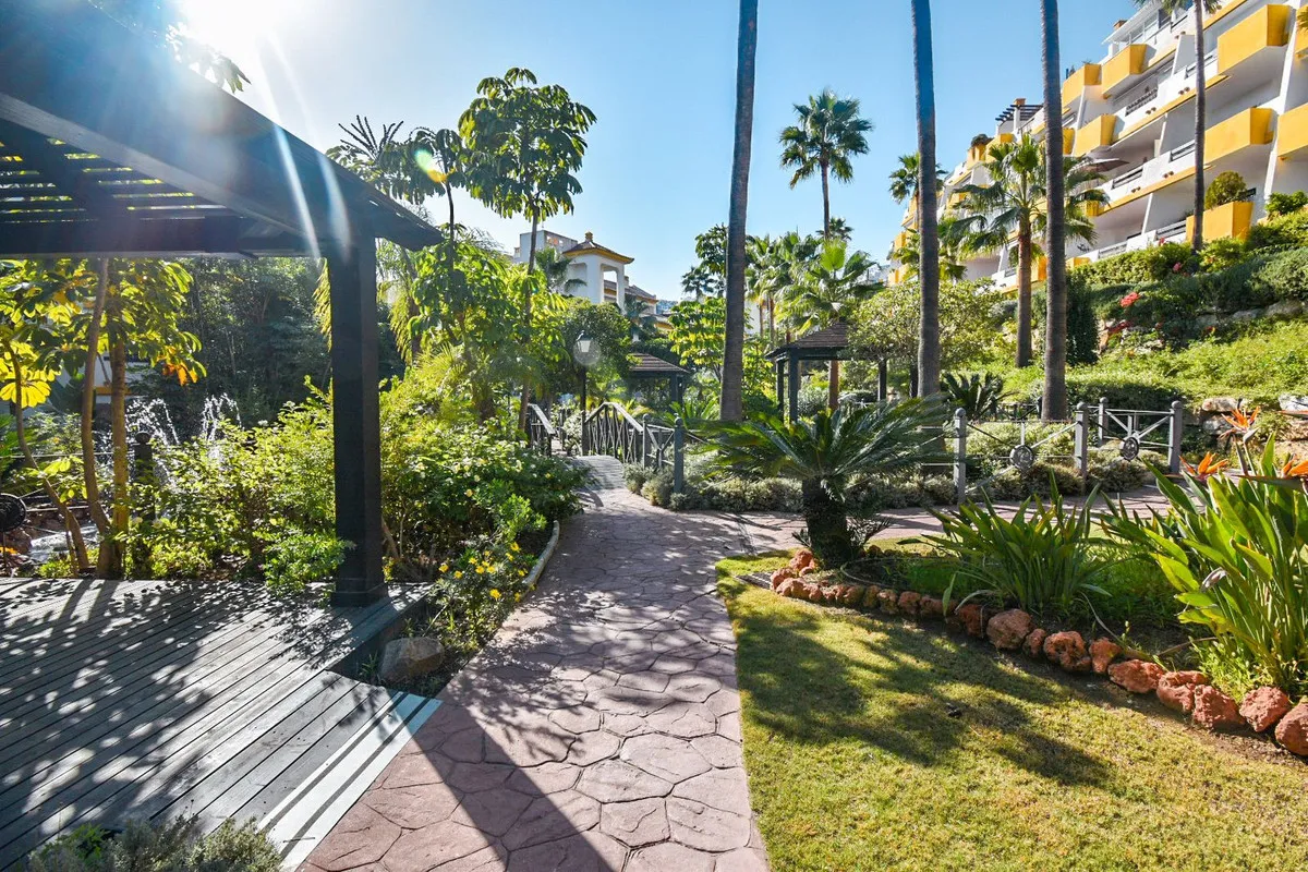 516c0f9e-7020-4071-8ea0-644a80d269fe