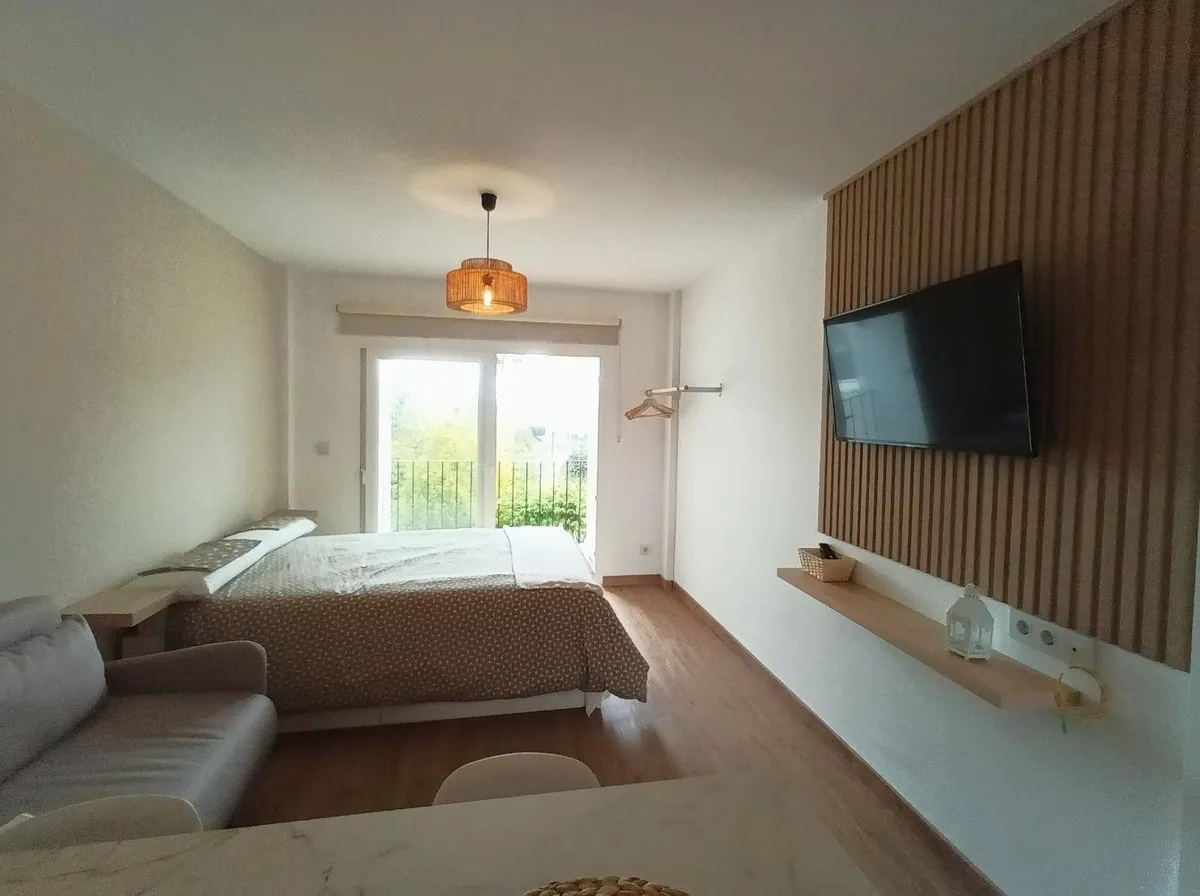 3f47a601-f6a6-42ad-a7f2-b44a31914824