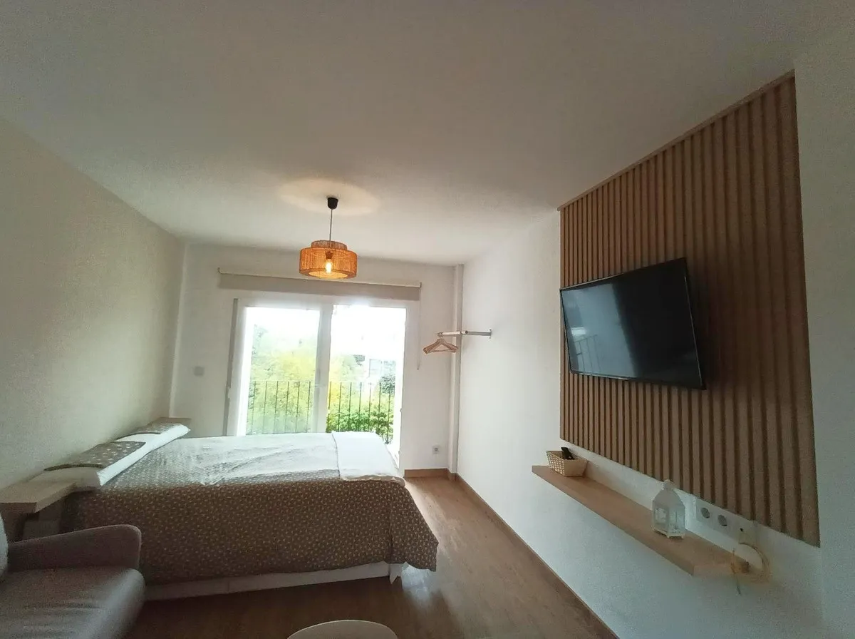 99d33bff-4216-4106-bfa8-913e2b43f0cc