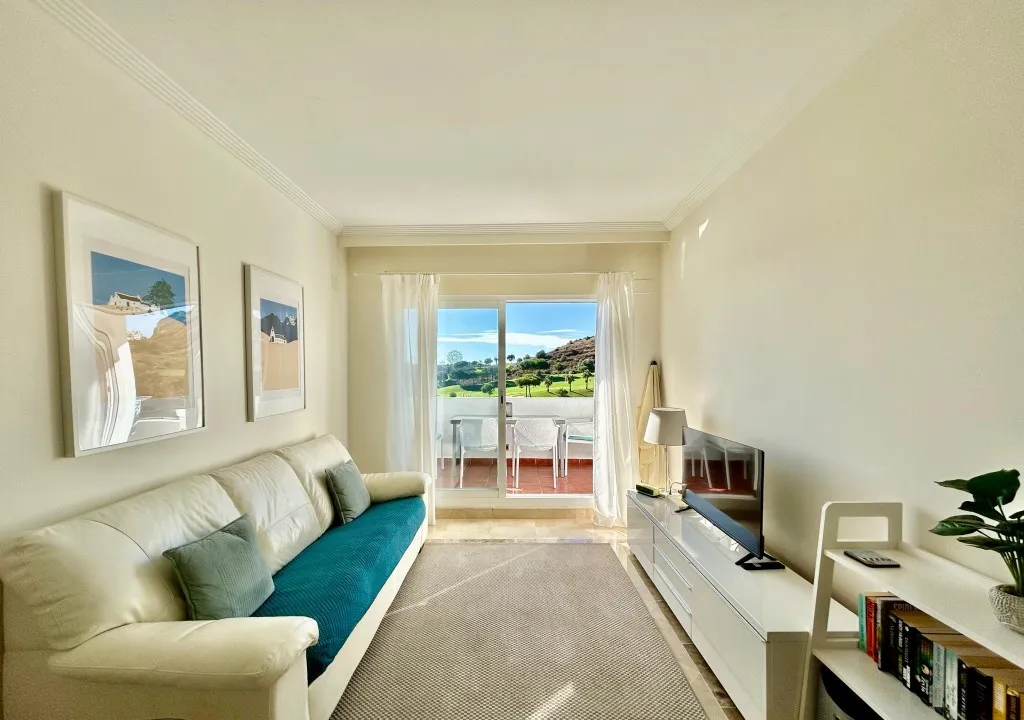 f2246bb1-e22e-4405-8d4f-9e7ee7f65ae0