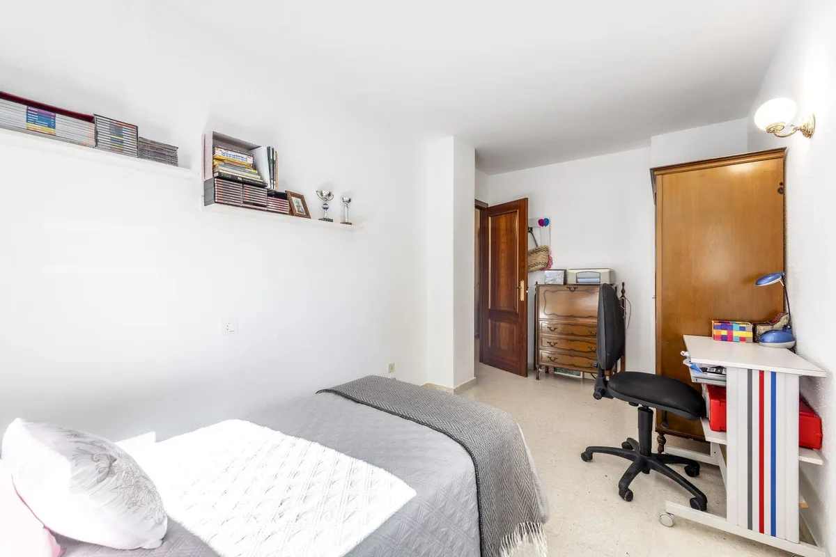 04f180d1-0ec4-4e49-bbd1-43c017807f71