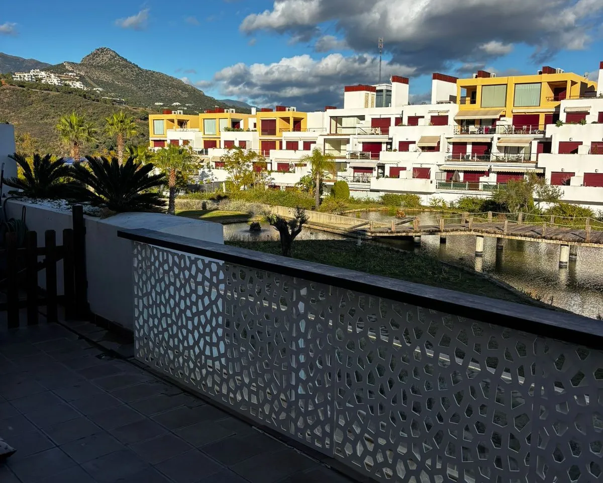 f18263e2-c089-4c2a-89c3-8c97eac33d6d