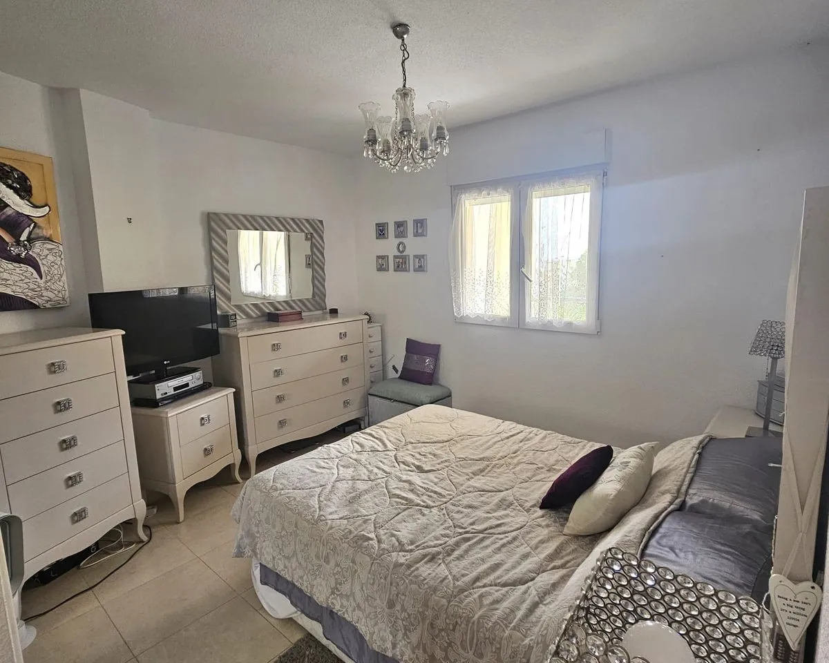 9f208209-3a0e-45a4-b746-b386d72150b4