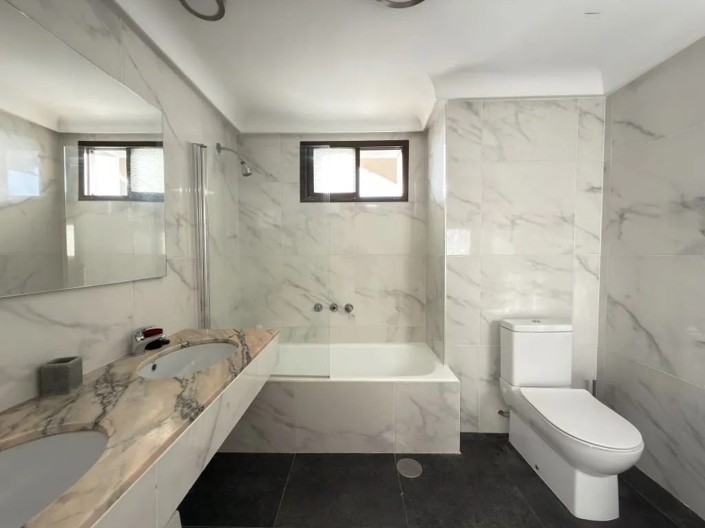 9b9fe56e-17c2-49e9-9dbf-2d06d7b978ec