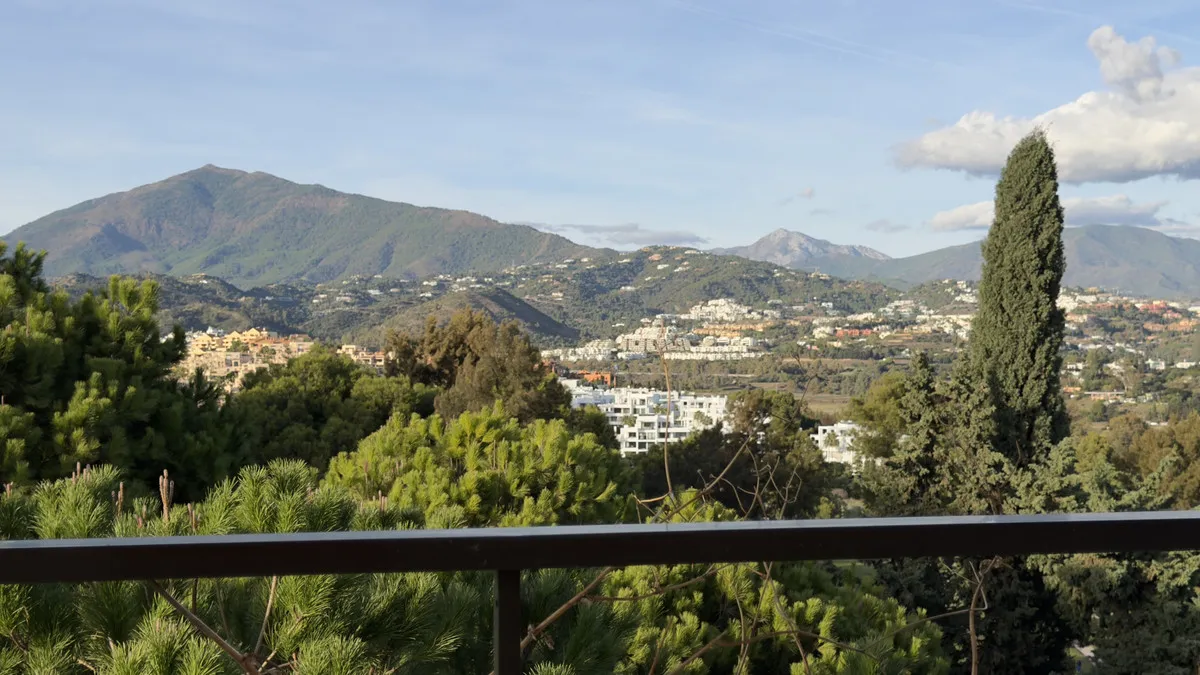 b453ee79-bb2a-43d6-82c2-d34ce2cb5ff5