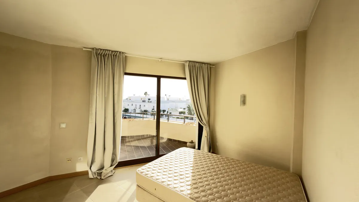 d1a9bd3f-165a-4e6b-9dec-1e2772f1c0a7