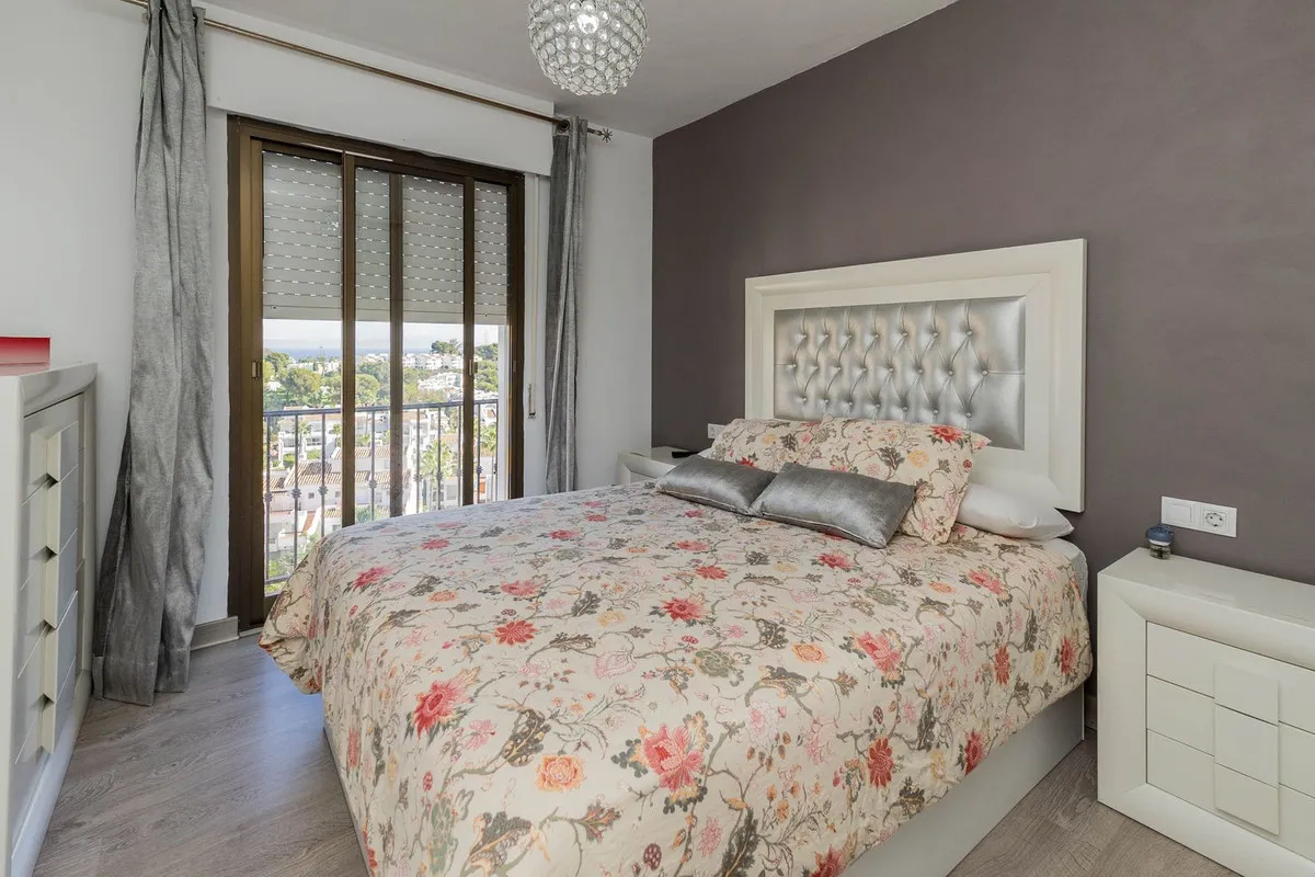 ca8a8174-874f-455f-be48-86690fdba63e