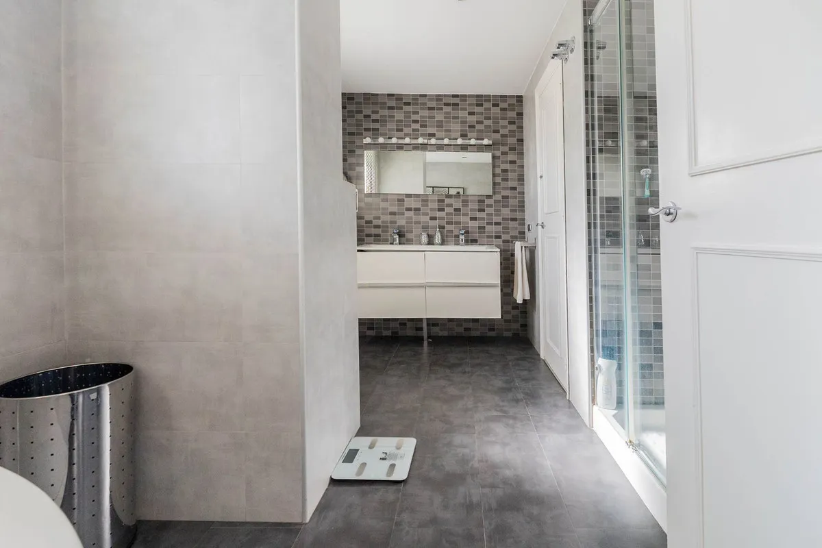 d7fd163e-3126-4faf-b9a6-a316714b79e8