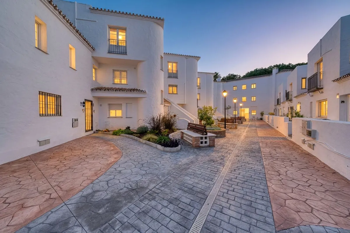 63c366b6-4a4d-4739-874f-82df60946e43