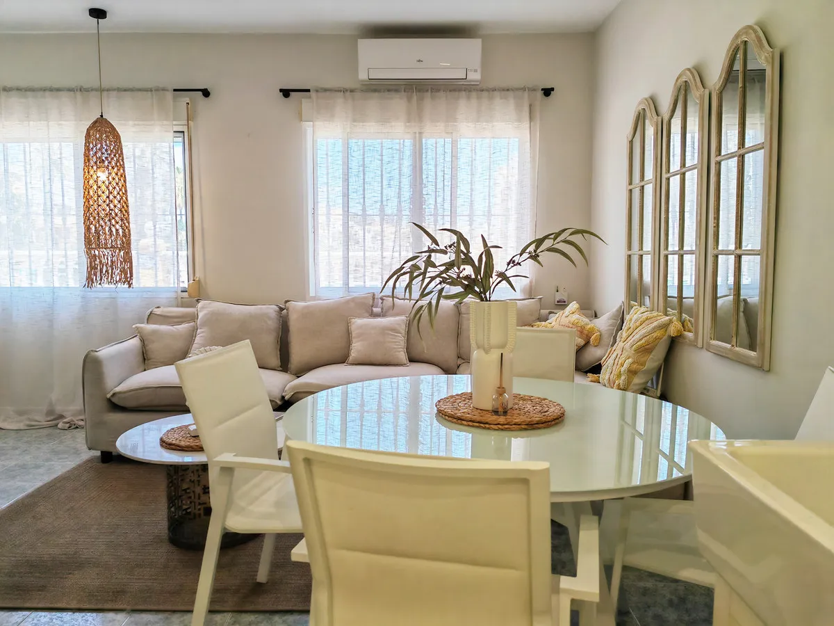 18c063ae-79d3-4169-adab-042e2a4c53e6