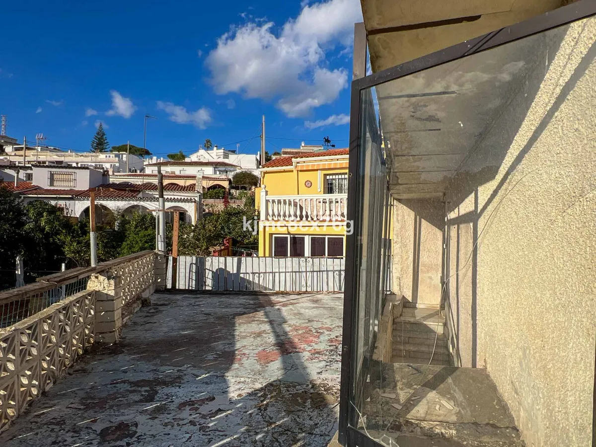 4d69289f-499c-46b8-b95f-784323685707