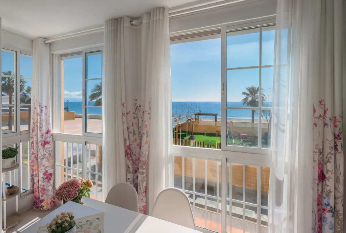 Sea View Mid-Floor Apartment in La Duquesa